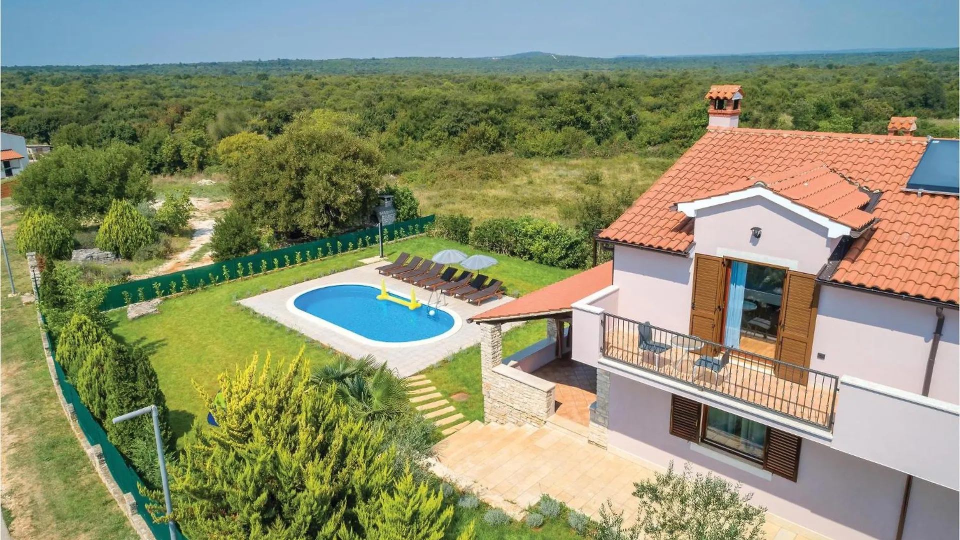 Amazing Home In Bale With Outdoor Swimming Pool Casa de Férias