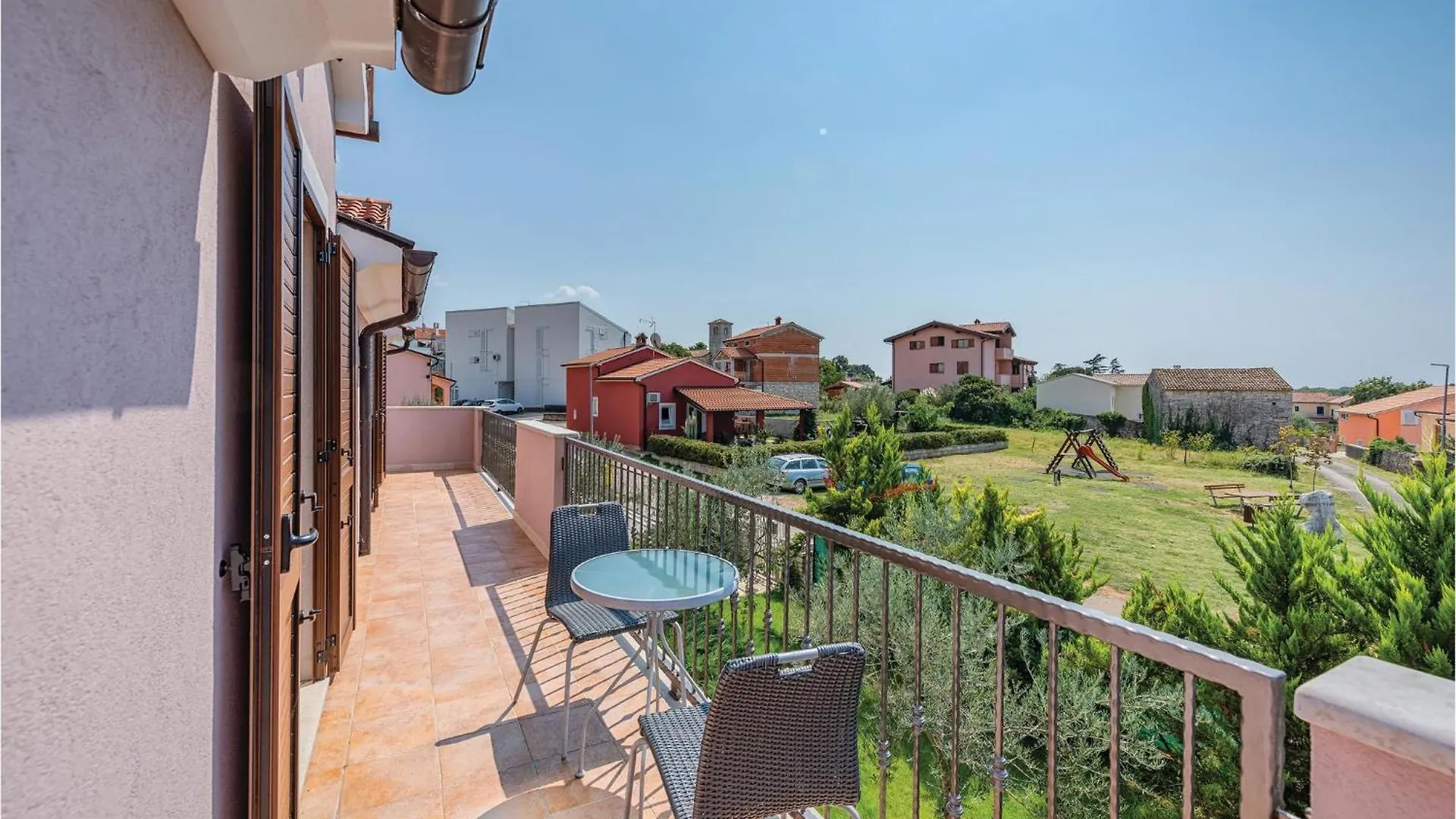 Casa de Férias Amazing Home In Bale With Outdoor Swimming Pool