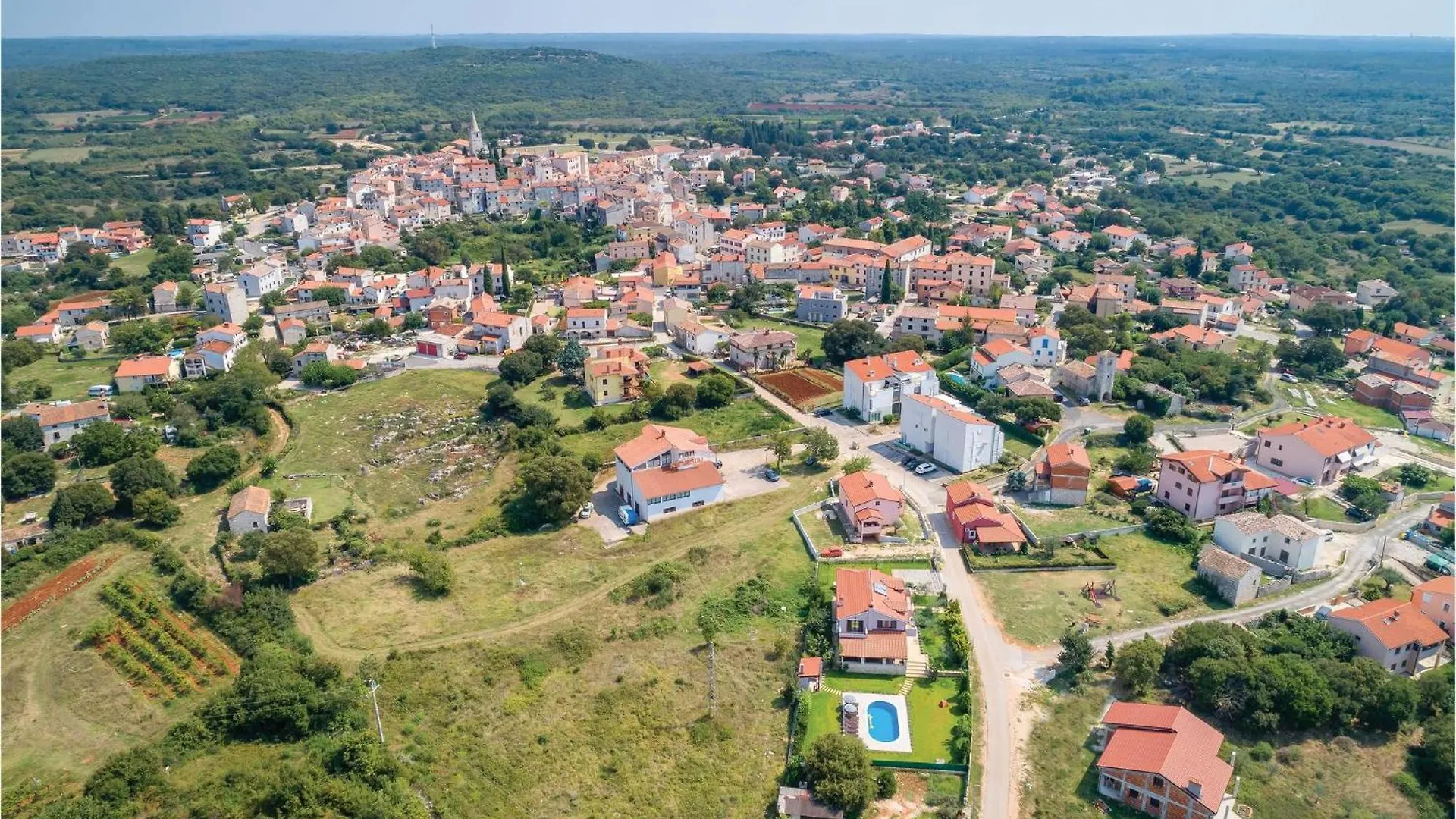Amazing Home In Bale With Outdoor Swimming Pool Casa de Férias